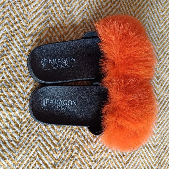 Paragon Open DanceSport Championships Faux Orange Fur Black Slides Sandals - Picture 3 of 9